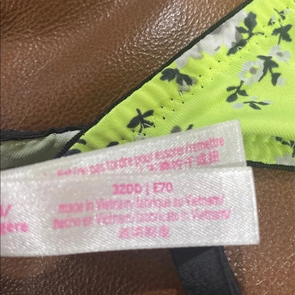 PINK bra 32DD - Picture 5 of 7